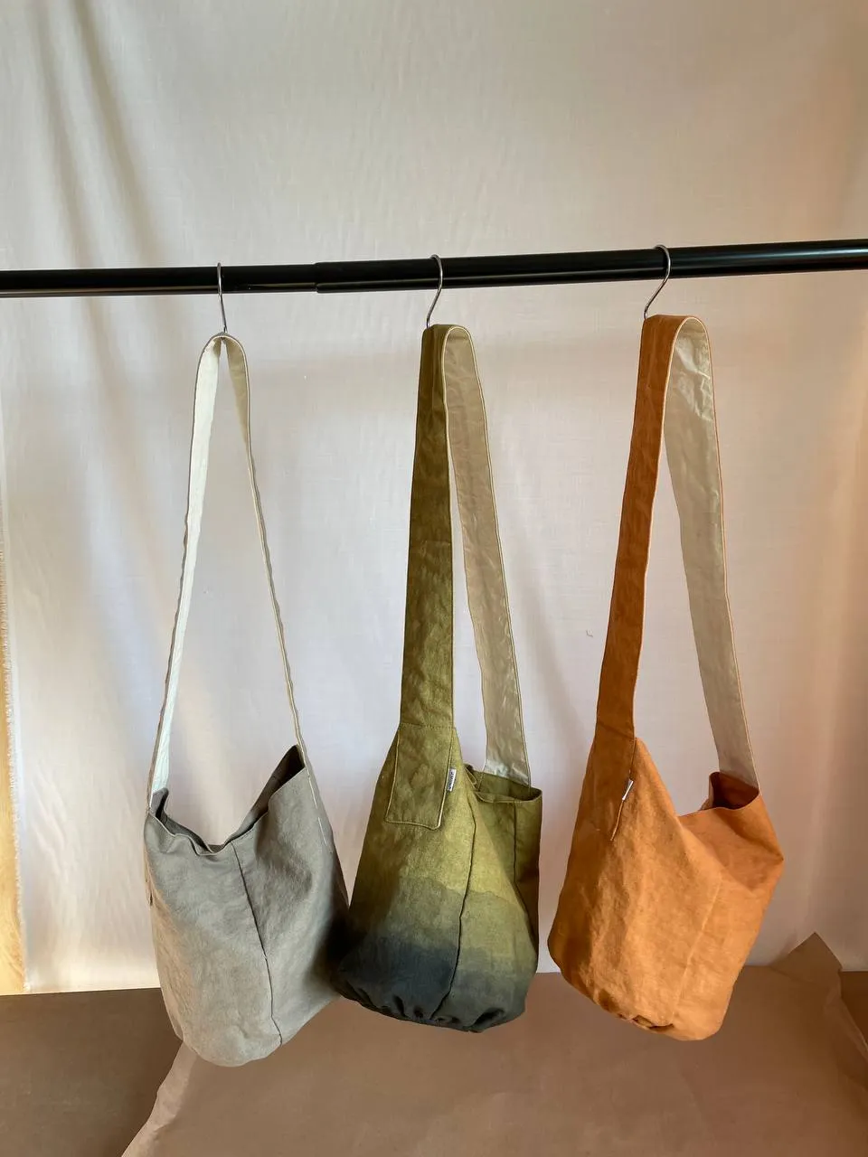 BUCKET SLING BAG