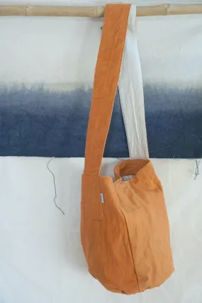 BUCKET SLING BAG