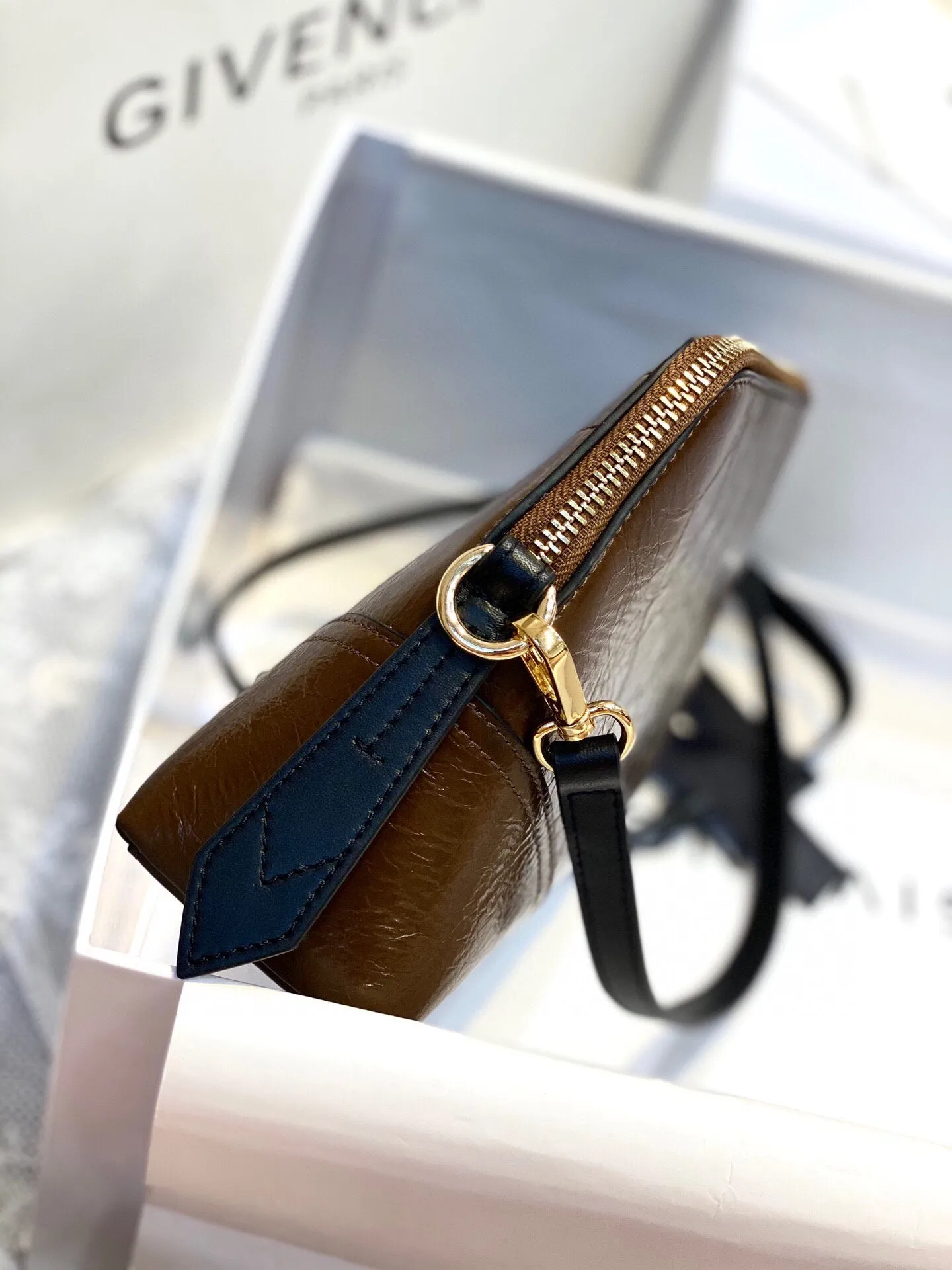 GV Quality Messenger Bag Brown For Women, Handbags, Shoulder And Crossbody Bags 9.8in/25cm GVC