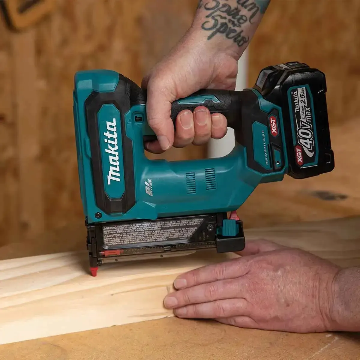 Makita 40V max XGT Brushless Cordless Pin Nailer Kit